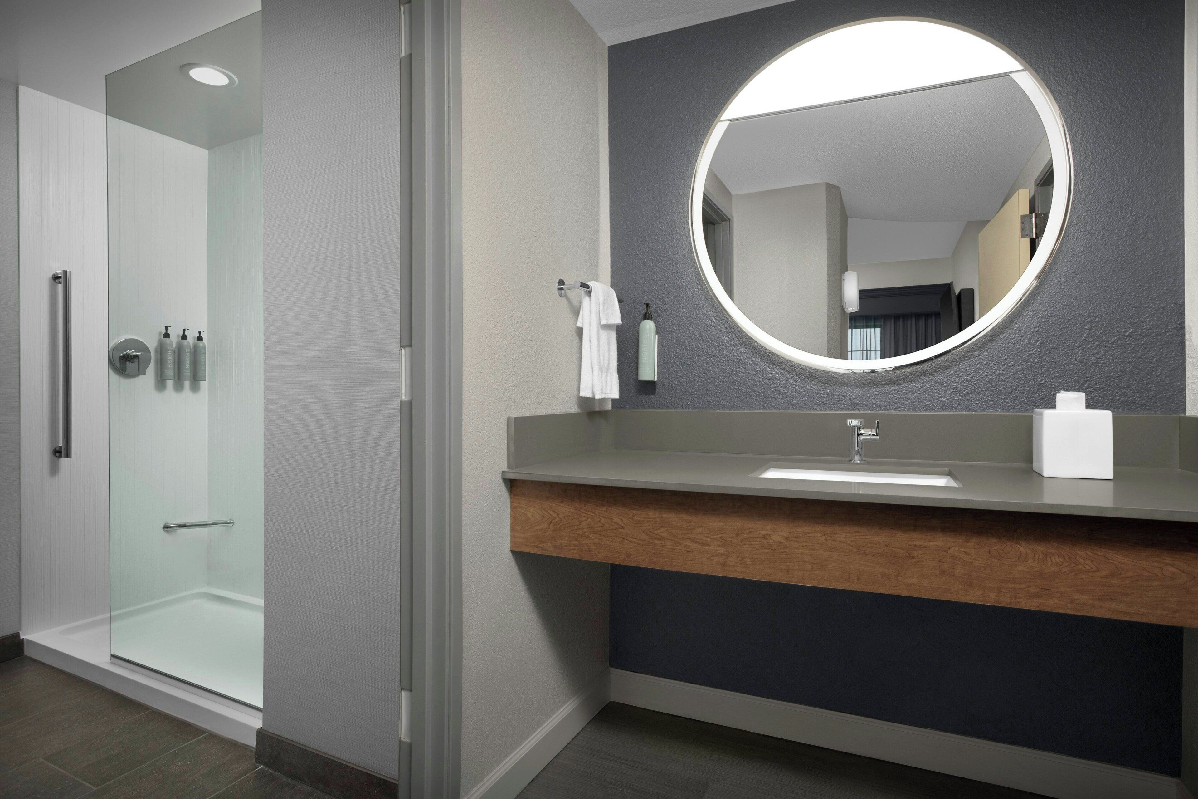 combined shower/bathtub, free toiletries, hair dryer, towels