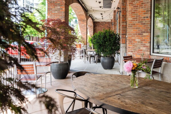 Local cuisine - The Heathman Hotel (Kirkland)