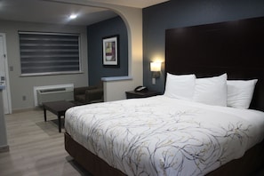 Premium bedding, desk, iron/ironing board, free WiFi - Cotulla Executive Inn (Cotulla)