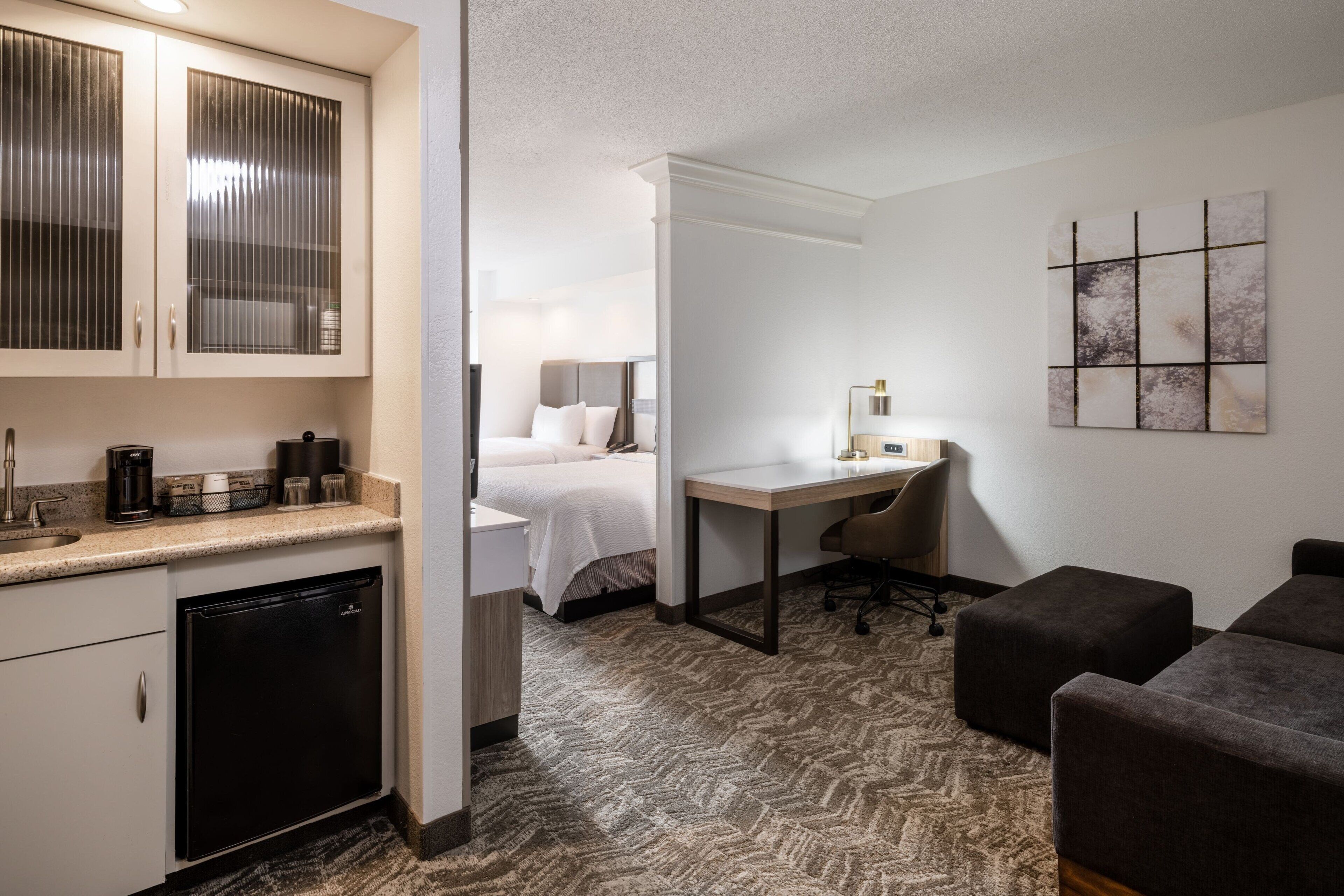 書桌、筆電工作空間、遮光布/窗簾、熨斗/熨衣板