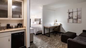 ์ฑ
์, ๋
ธํธ๋ถ ์์
๊ณต๊ฐ, ์๋ง ์ปคํผ, ๋ค๋ฆฌ๋ฏธ/๋ค๋ฆฌ๋ฏธํ