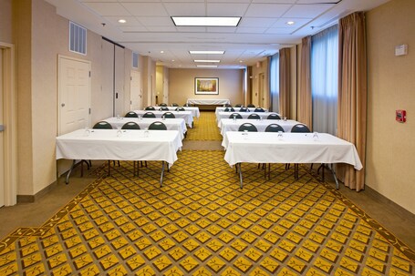 Candlewood Suites Indianapolis Downtown Medical District, an IHG Hotel - Image 28
