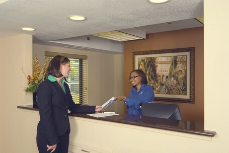 Candlewood Suites Indianapolis Downtown Medical District, an IHG Hotel - Image 11