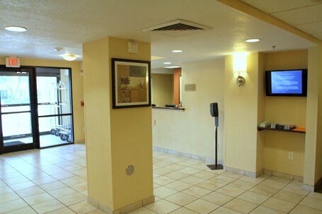 Candlewood Suites Indianapolis Downtown Medical District, an IHG Hotel - Image 44