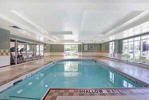 Una piscina cubierta
