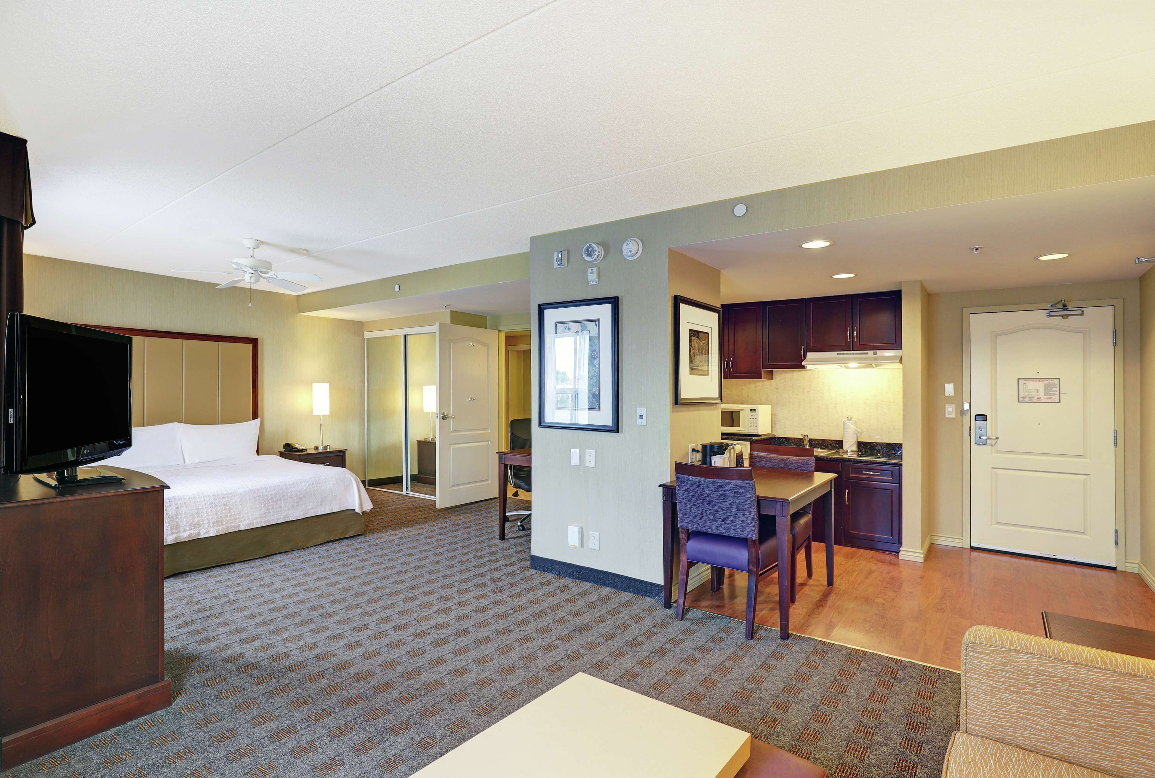 suite, 1 king bed, accessible, non smoking | hypo-allergenic bedding, pillow-top beds, in-room safe, desk