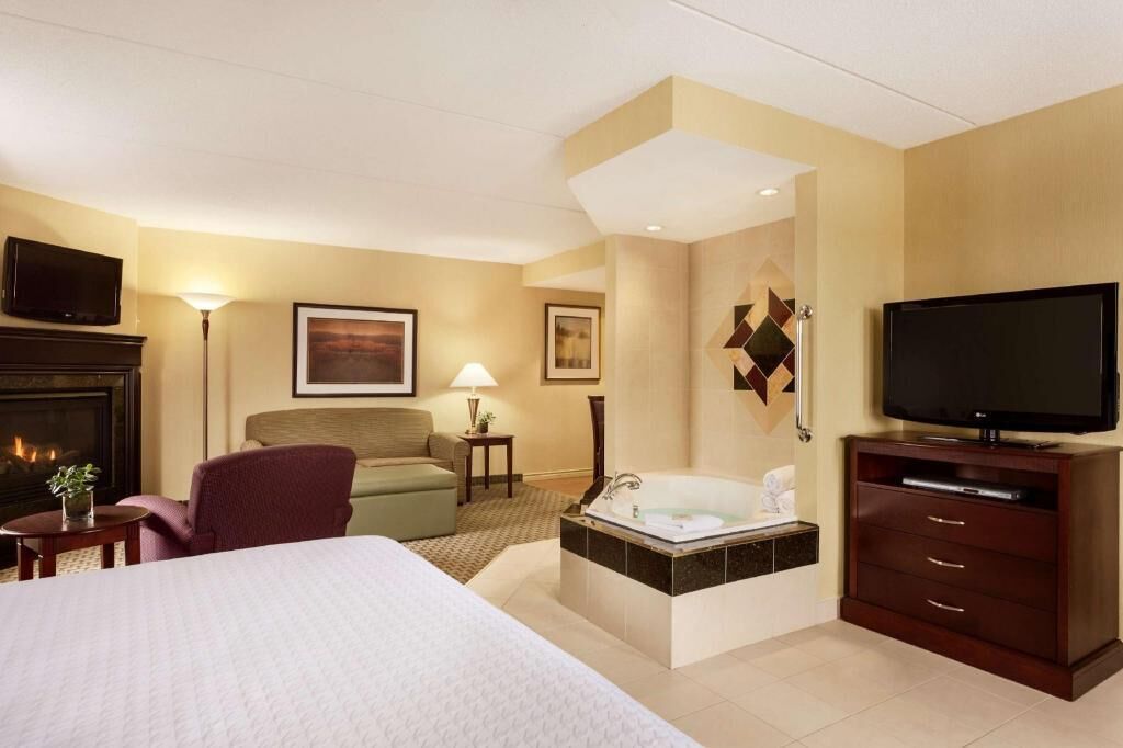 Hypo-allergenic bedding, pillow-top beds, in-room safe, desk