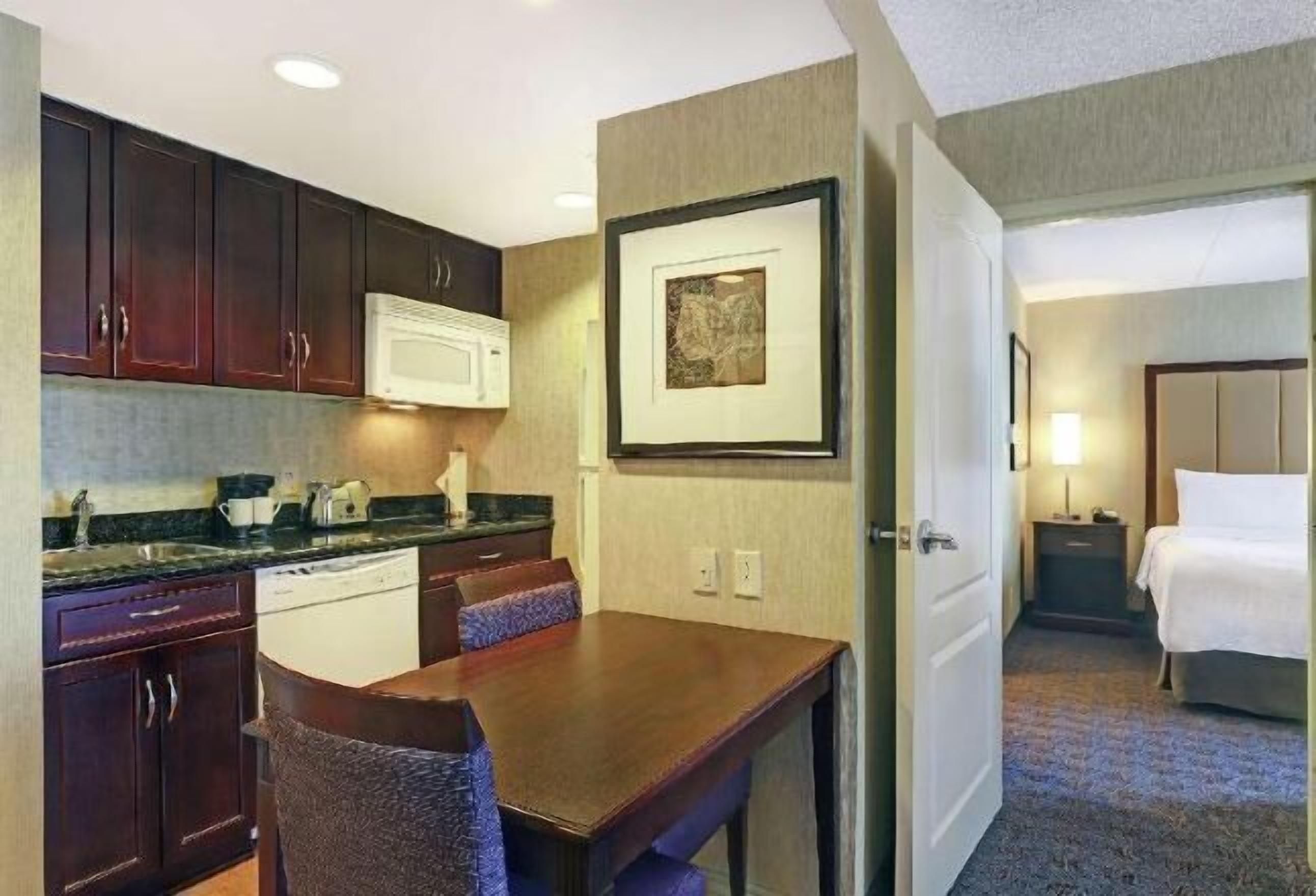 Private kitchen | Full-size fridge, microwave, stovetop, dishwasher