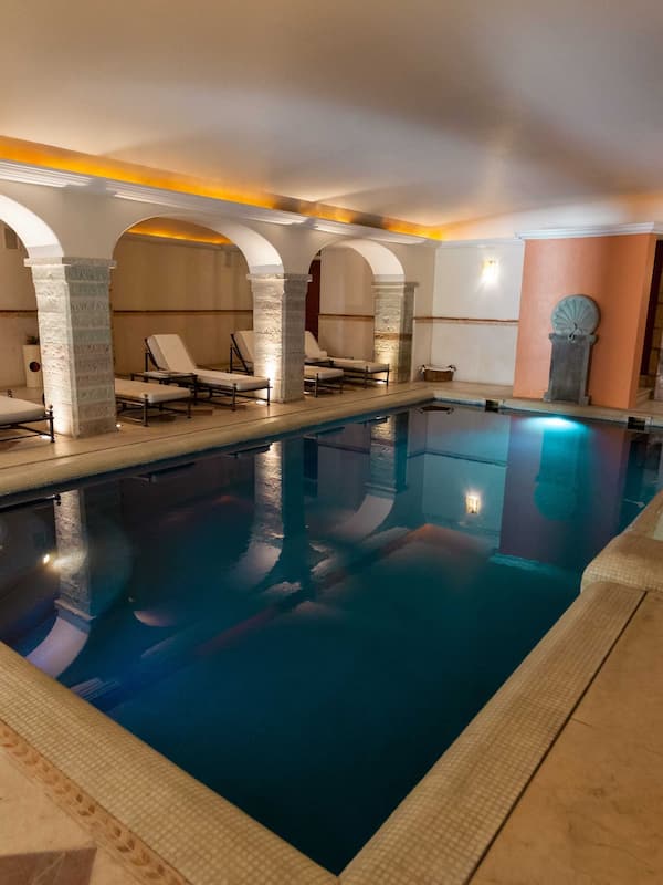 Sauna, hot tub, steam room, body treatments, hot stone massages