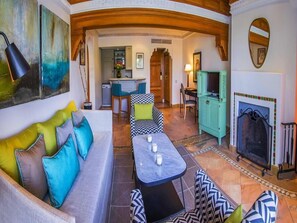 Premium bedding, in-room safe, desk, blackout curtains