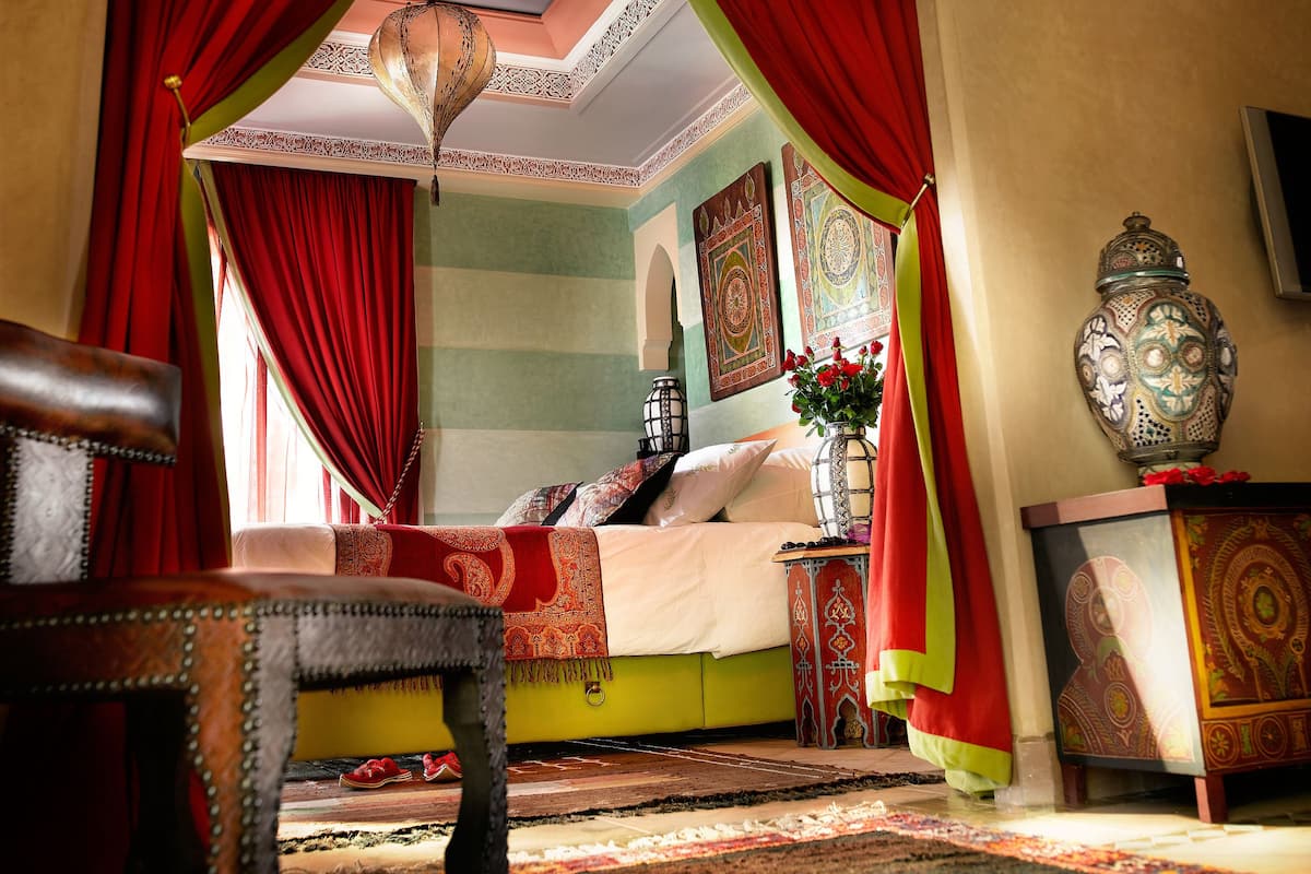 Premium bedding, in-room safe, desk, blackout drapes
