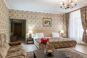 Studio, 1 Double Bed | Living area | TV