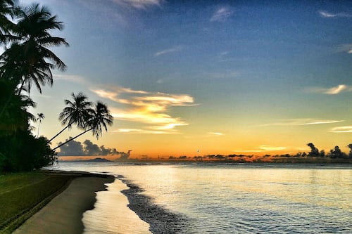 Beach nearby, white sand, sun-loungers, beach towels