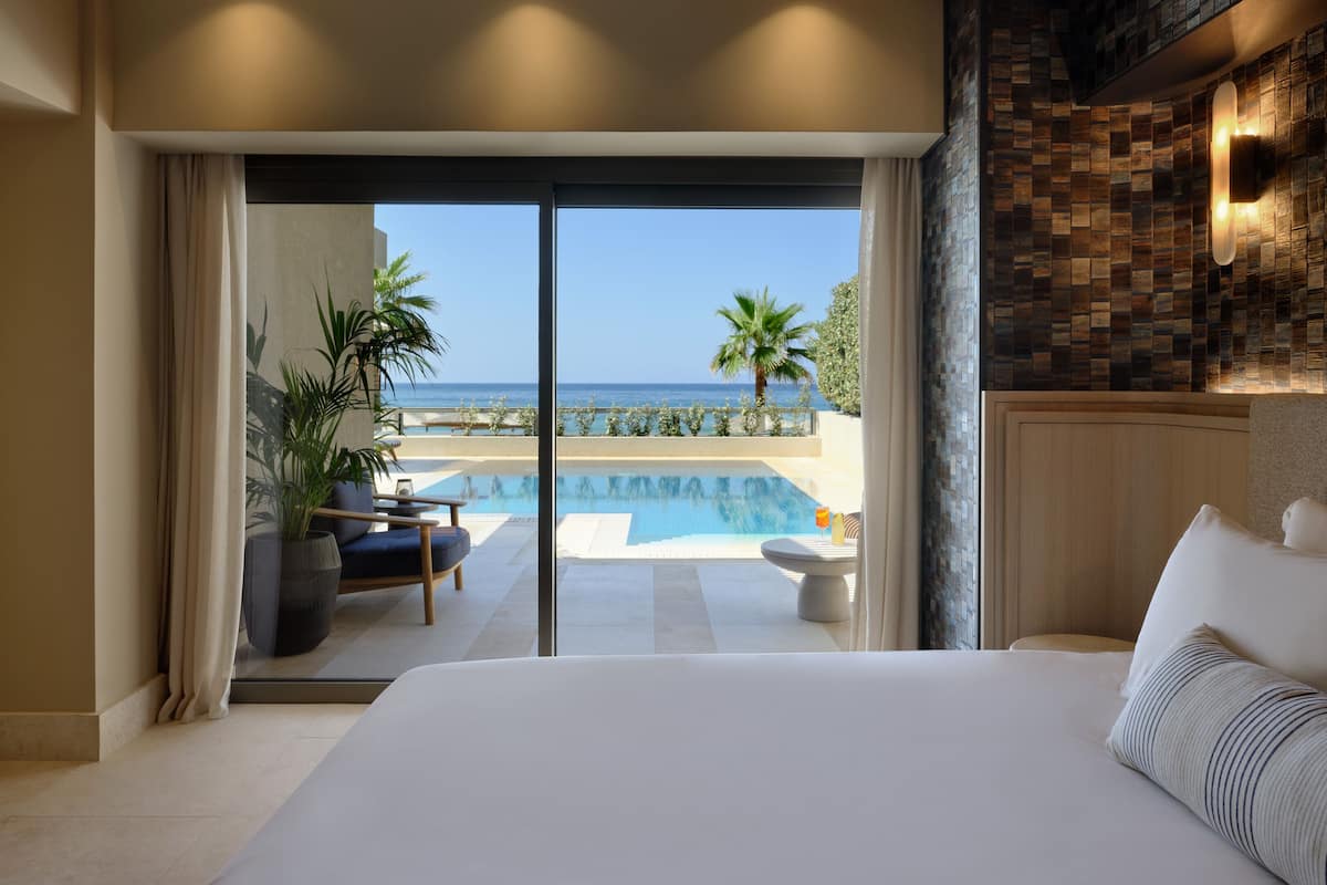 Dream Villa Private Pool | Caja fuerte, escritorio, cortinas opacas y tabla de planchar con plancha