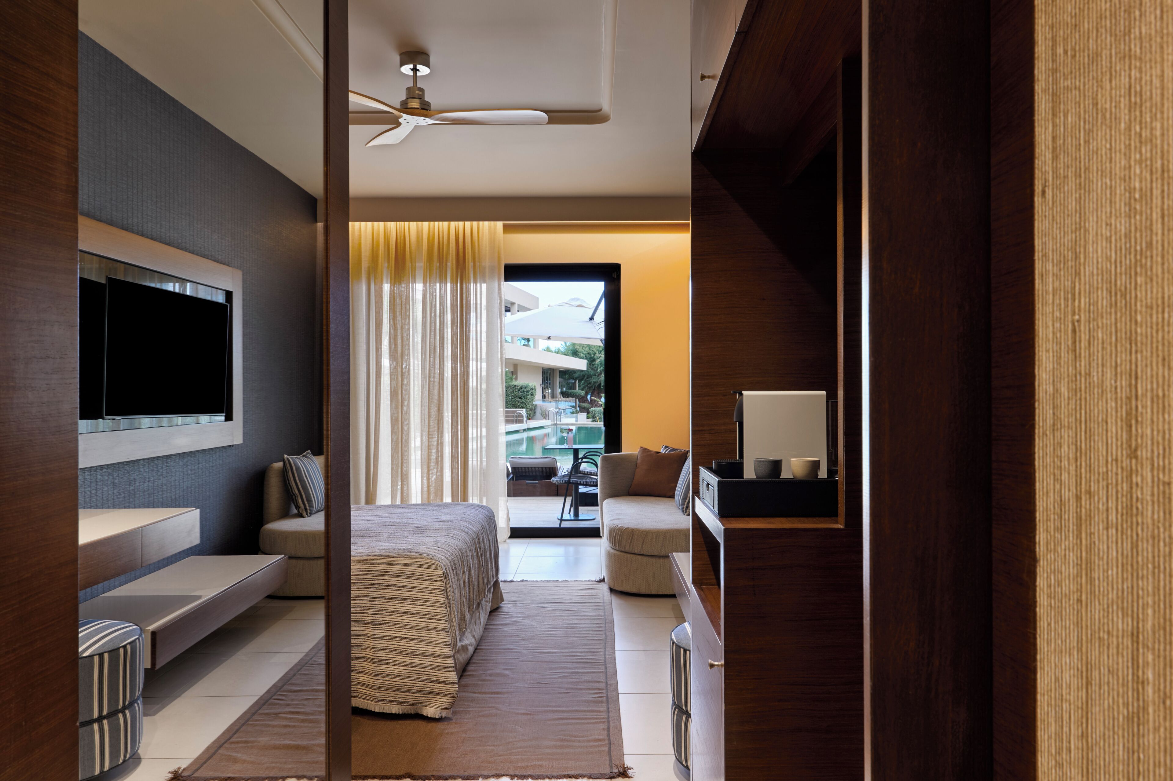 Superior Room Lagoon Swim Out | Zimmersafe, Schreibtisch, Verdunkelungsvorhänge, Bügeleisen/Bügelbrett