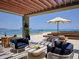 Signature Frontal Sea View Suite Hydro Plunge Pool | Terrace/patio