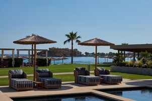 Junior Suite Beach Front Private Pool | Θέα στην παραλία/θάλασσα