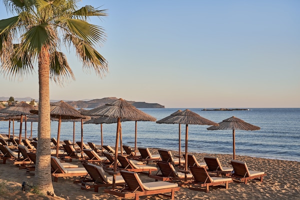 Aan het strand, cabana's (toeslag), ligstoelen aan het strand, parasols