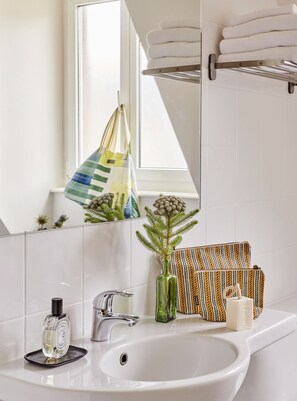 Dusche, Haartrockner, Handtücher