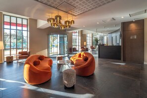 Reception - Best Western Plus Hotel Colbert (Chateauroux)