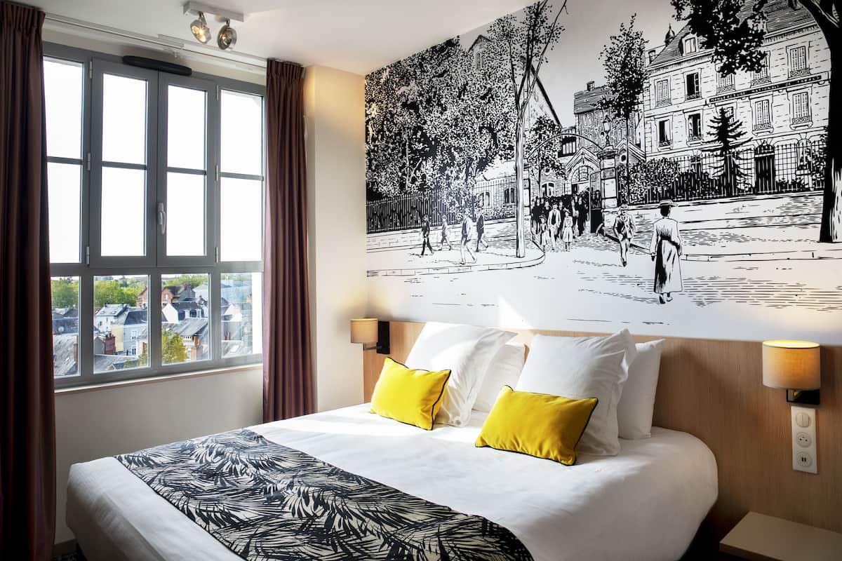 pillow-top beds, in-room safe, individually decorated