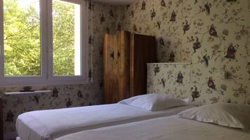 Double or Twin Room, Non Smoking | 1 bedroom, premium bedding, individually decorated