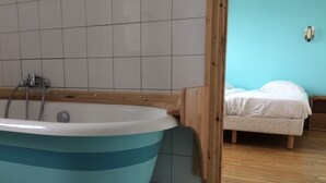 Apartment | Bathroom - Hotel Richelieu (Calais)