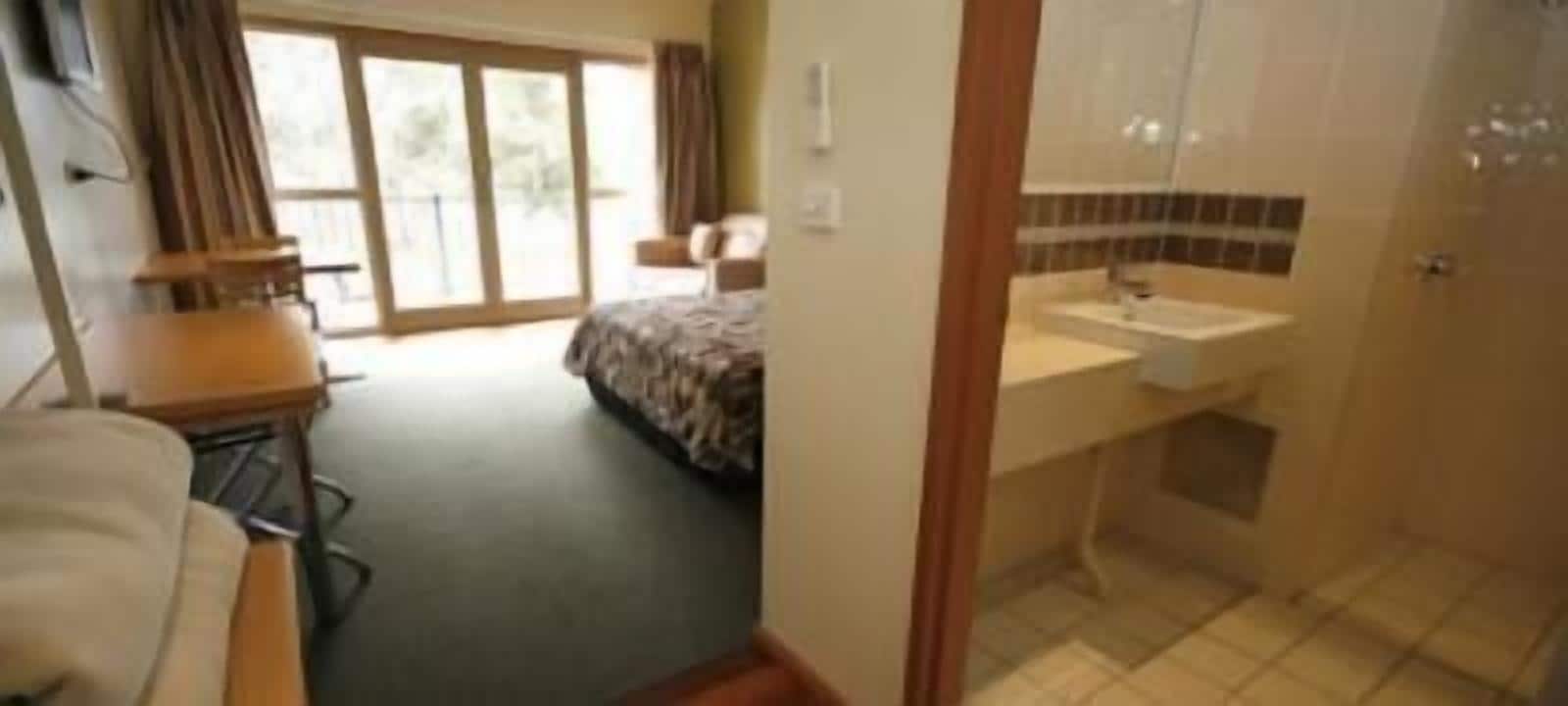 standard room (2 night weekend special) | desk, laptop workspace, blackout curtains, soundproofing