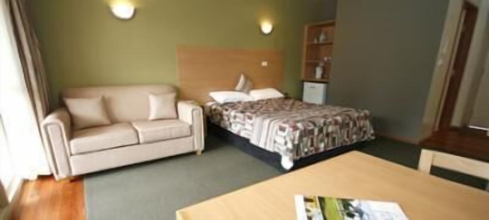 standard room (2 night weekend special) | living area | lcd tv