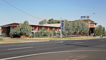 Esterni