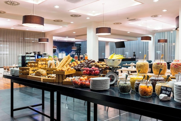 Daily full breakfast (CZK 475 per person)