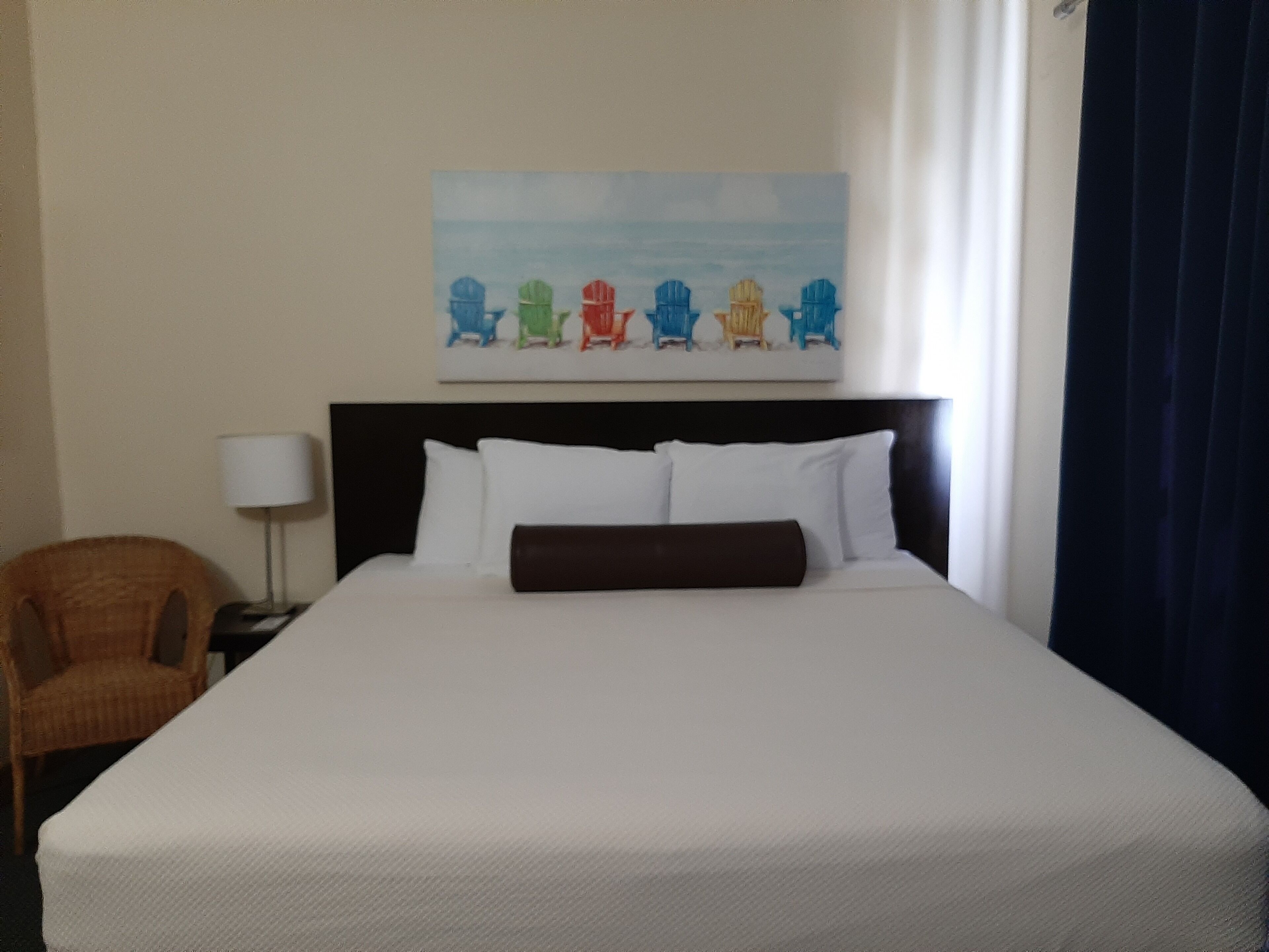 standard room, 1 king bed | 1 bedroom, in-room safe, iron/ironing board