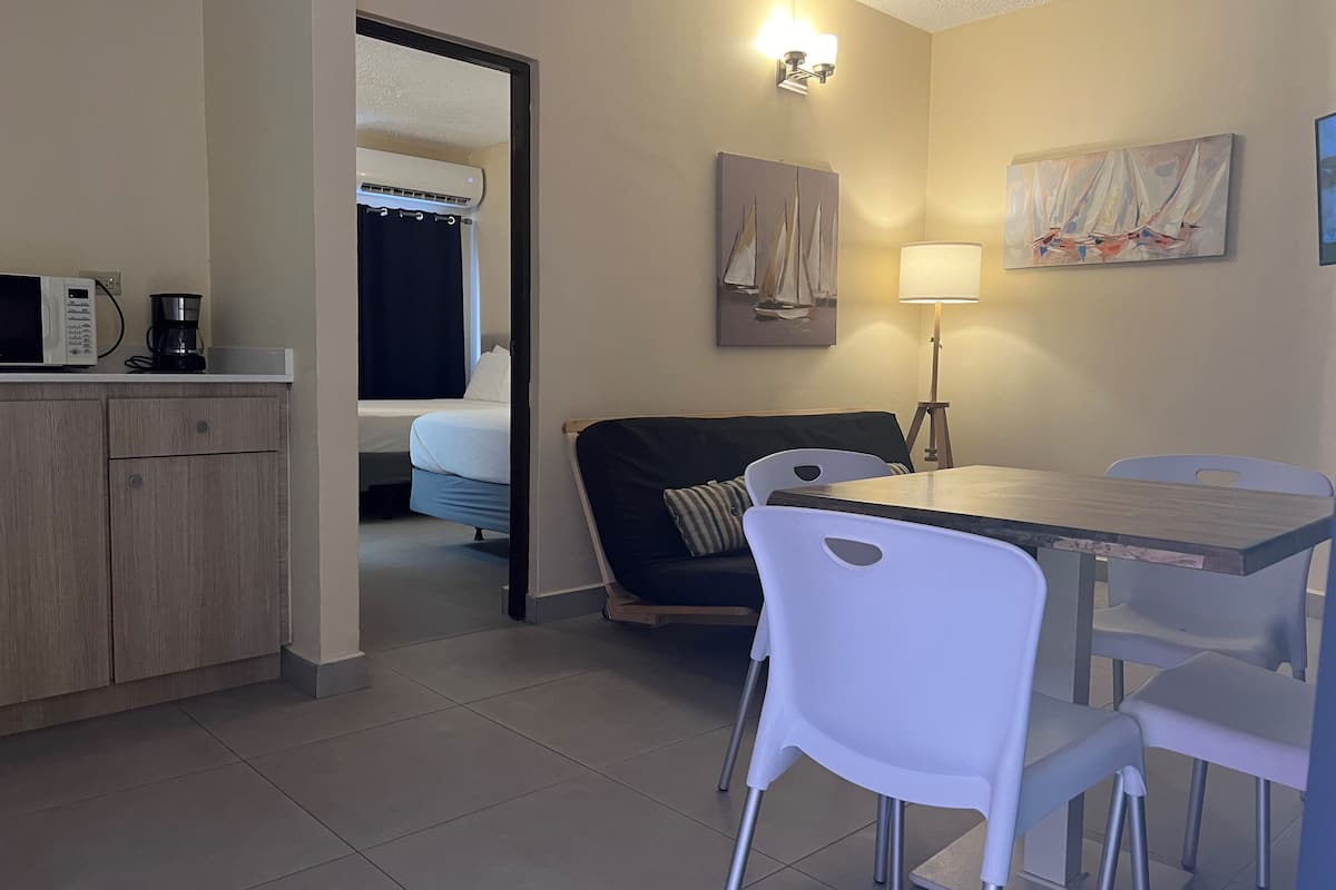 family room (2nd floor no elevator, stairs only) | living area | flat-screen tv