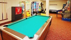 Billiards - La Quinta Inn & Suites By Wyndham Lake George (Lake George)