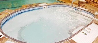 La Quinta Inn & Suites By Wyndham Lake George