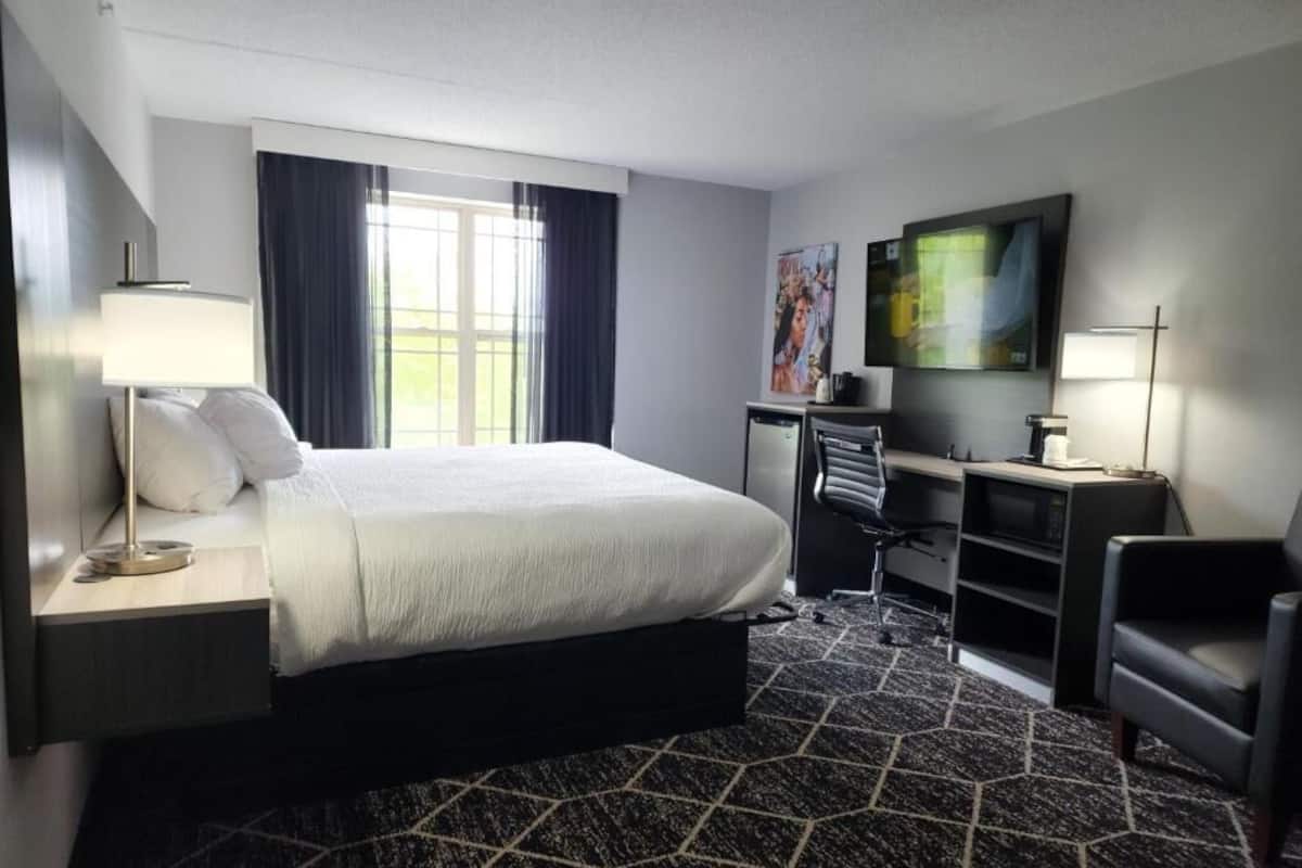 Desk, iron/ironing board, WiFi (free), alarm clocks