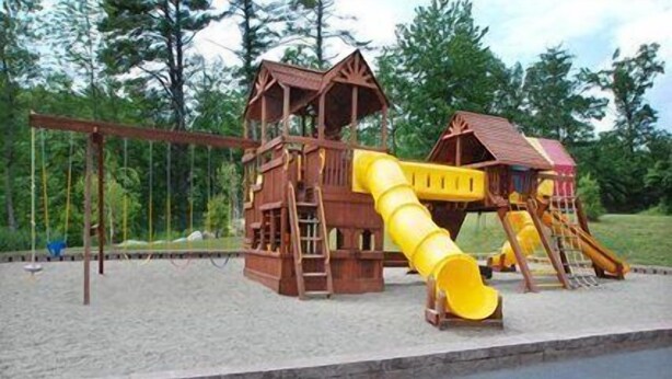 Children's play area - outdoor - La Quinta Inn & Suites By Wyndham Lake George (Lake George)