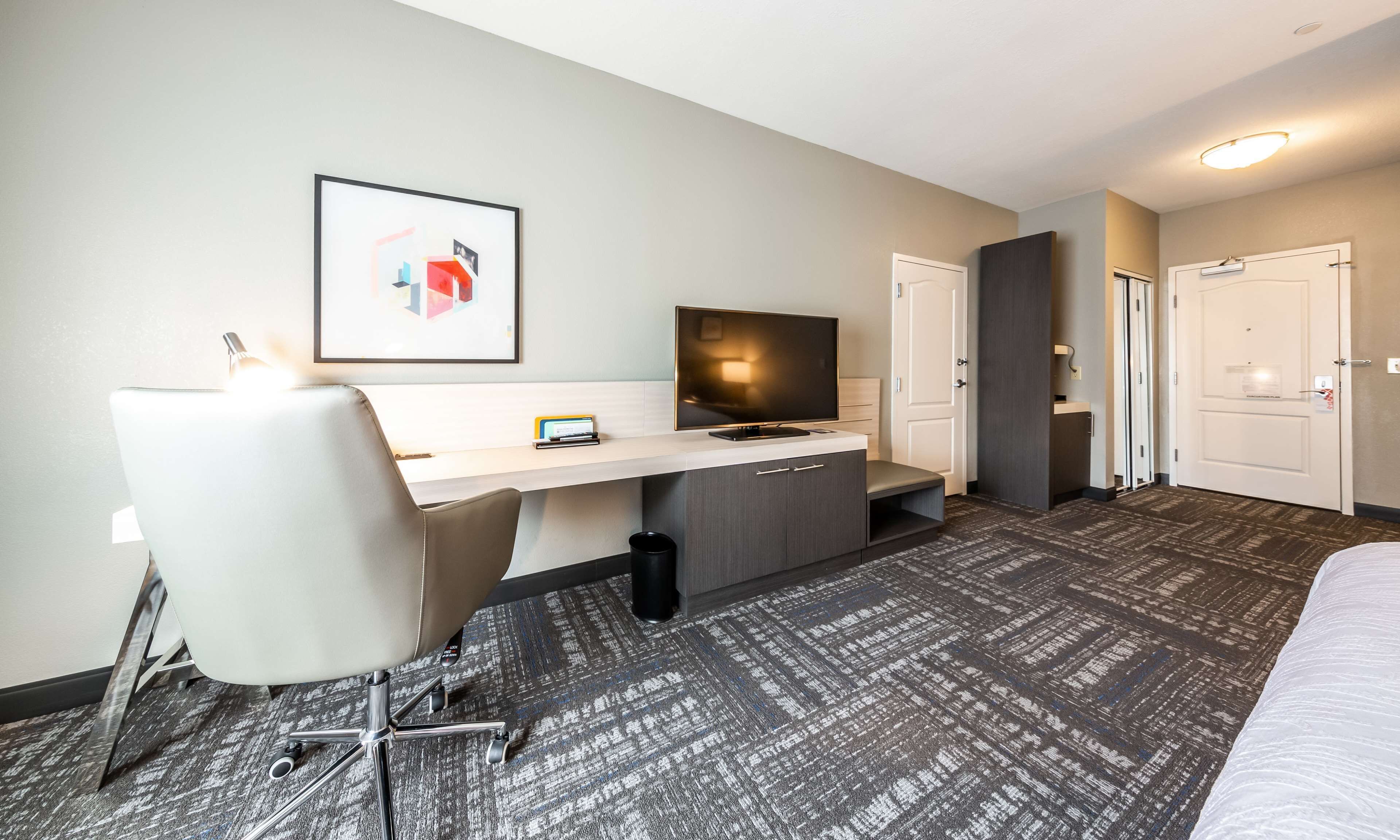 down duvets, in-room safe, desk, blackout curtains