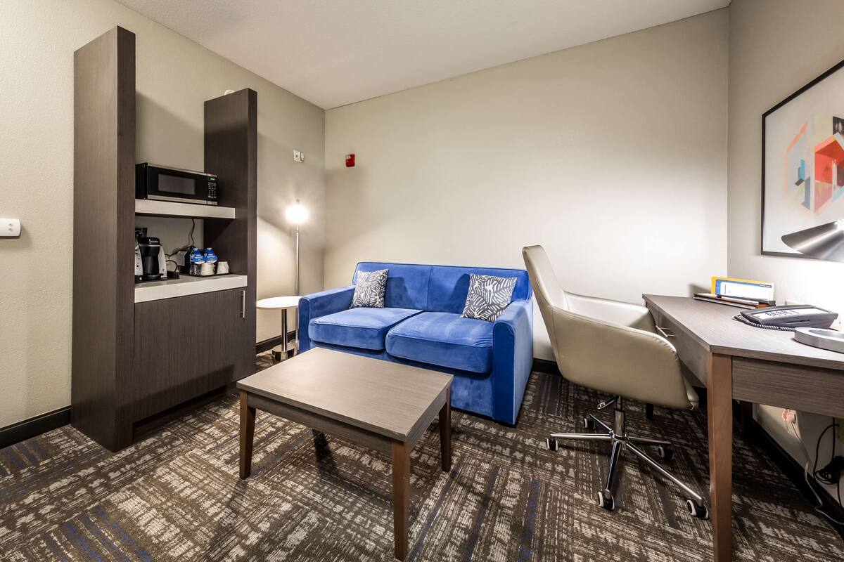 down duvets, in-room safe, desk, blackout curtains