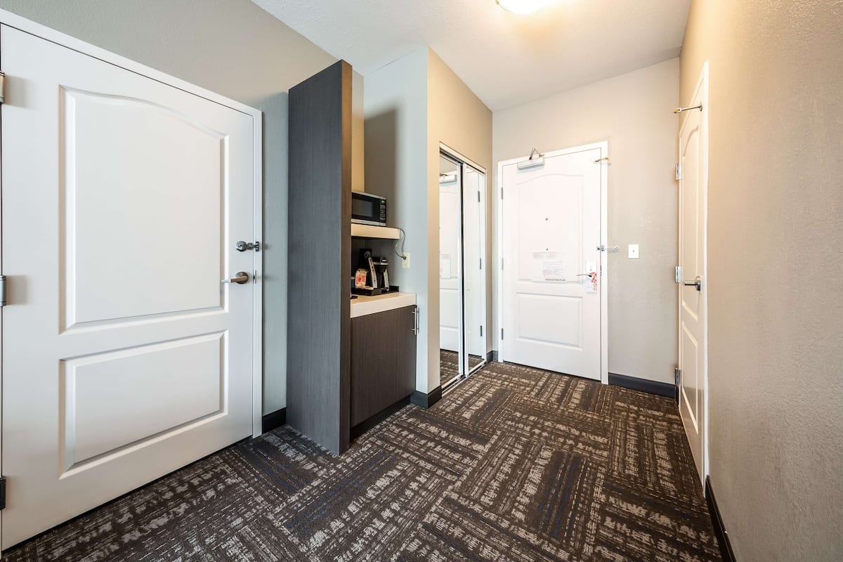 down duvets, in-room safe, desk, blackout curtains