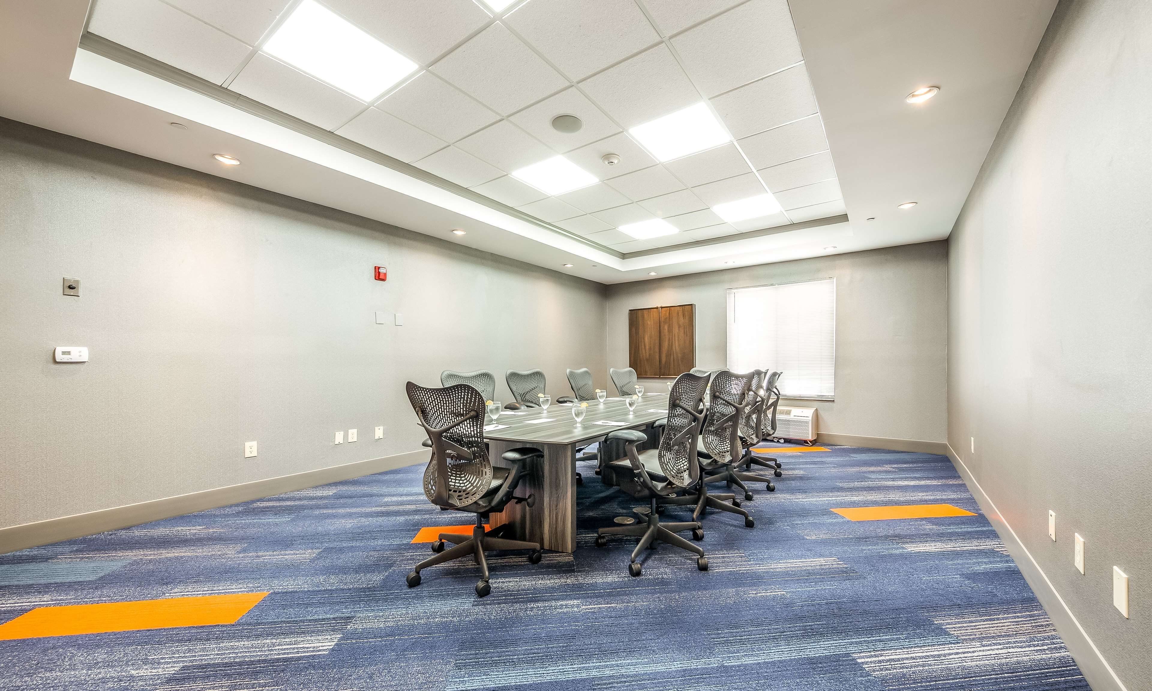 breakfast and dinner served, american cuisine