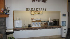 Free daily continental breakfast - Glacier Gateway Plaza (Cut Bank)