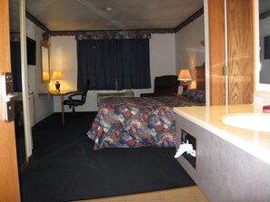 ห้องดีลักซ์ | โต๊ะทำงาน, เตารีด/โต๊ะรีดผ้า, เปล/เตียงเด็กอ่อน (ฟรี), เตียงเสริม/เปล