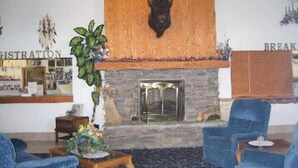 Lobby sitting area - Glacier Gateway Plaza (Cut Bank)