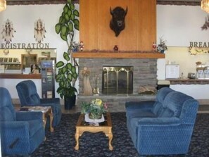 Lobby - Glacier Gateway Plaza (Cut Bank)