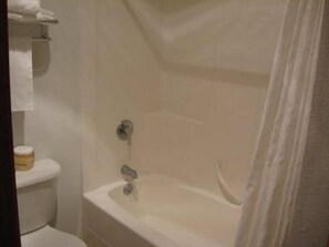 Free toiletries, hair dryer - Glacier Gateway Plaza (Cut Bank)