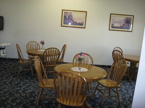 Dining - Glacier Gateway Plaza (Cut Bank)