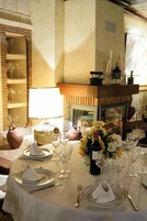 Se sirven almuerzos y cocina internacional 