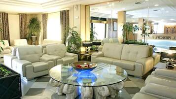 2 bares o lounges, bar de tapas