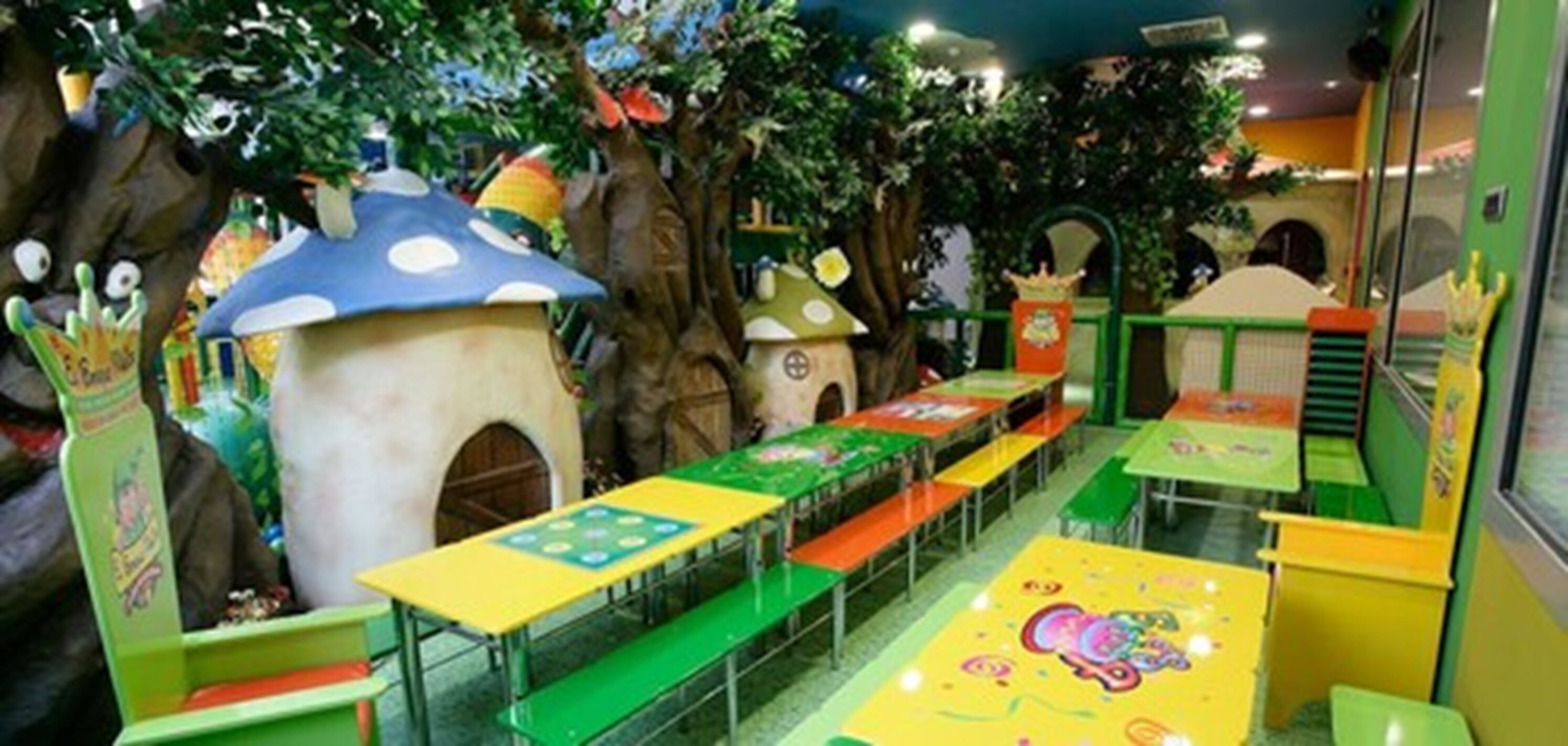 子供用の遊び場 - 屋内